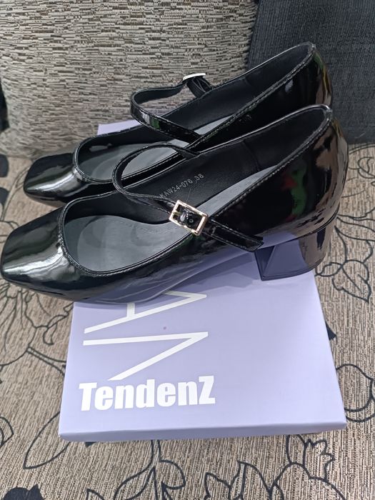 Нови елегантни дамски обувки