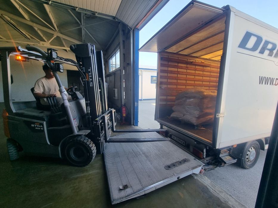 Извършвам транспортни услуги