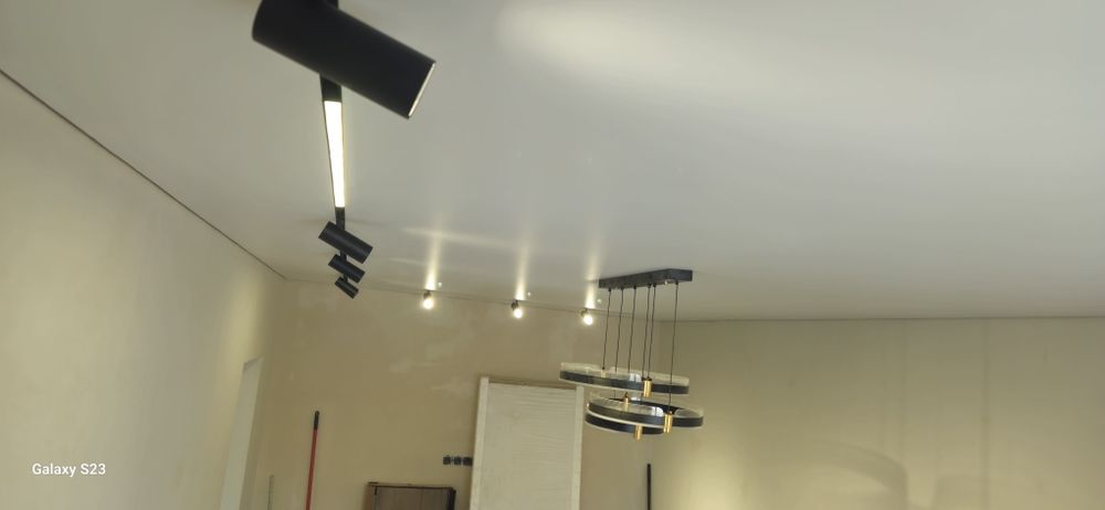 Натяжные потолки .