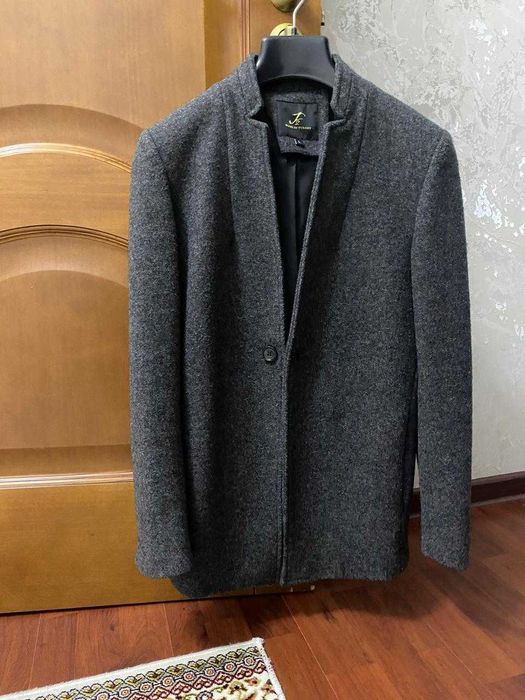 Пальто серое, в отличном состоянии турецкое