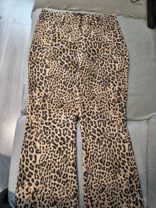 Pantaloni evazați mărimea s