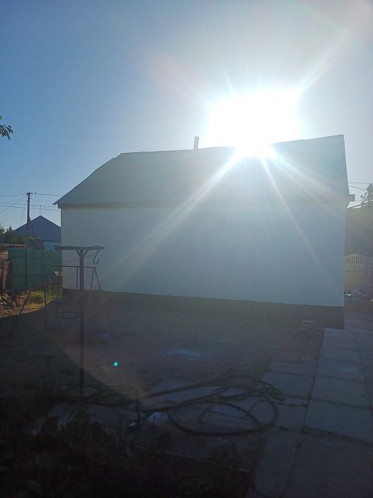 Үй сатылады. Залений районында.