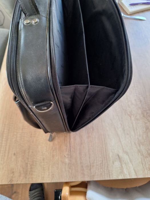 Кожена чанта за лаптоп