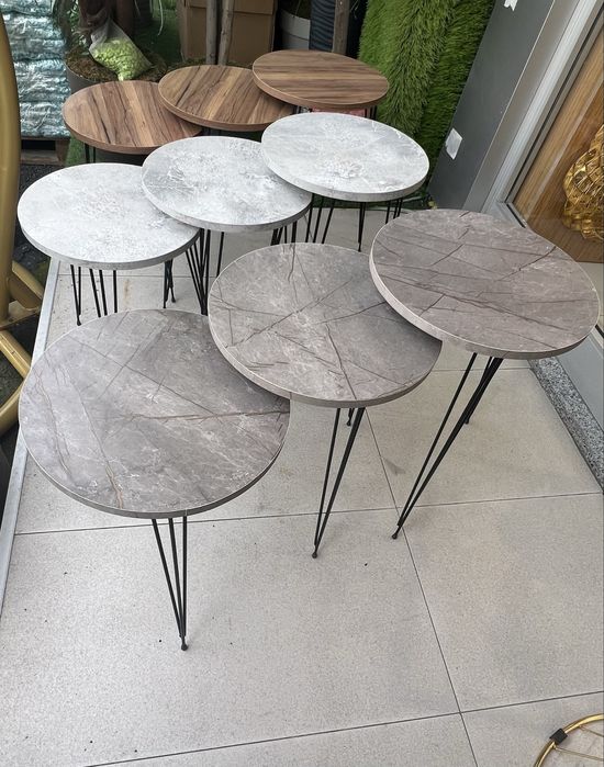 Комплект от три броя маси с метални крака