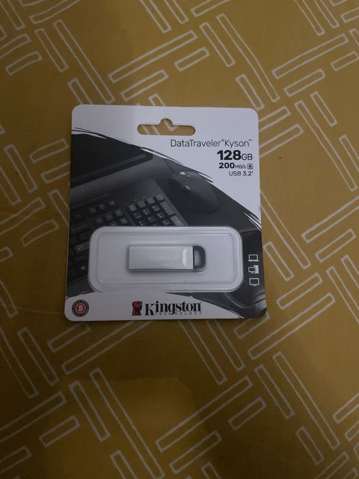 Stick 128gb kingston nou sigilat
