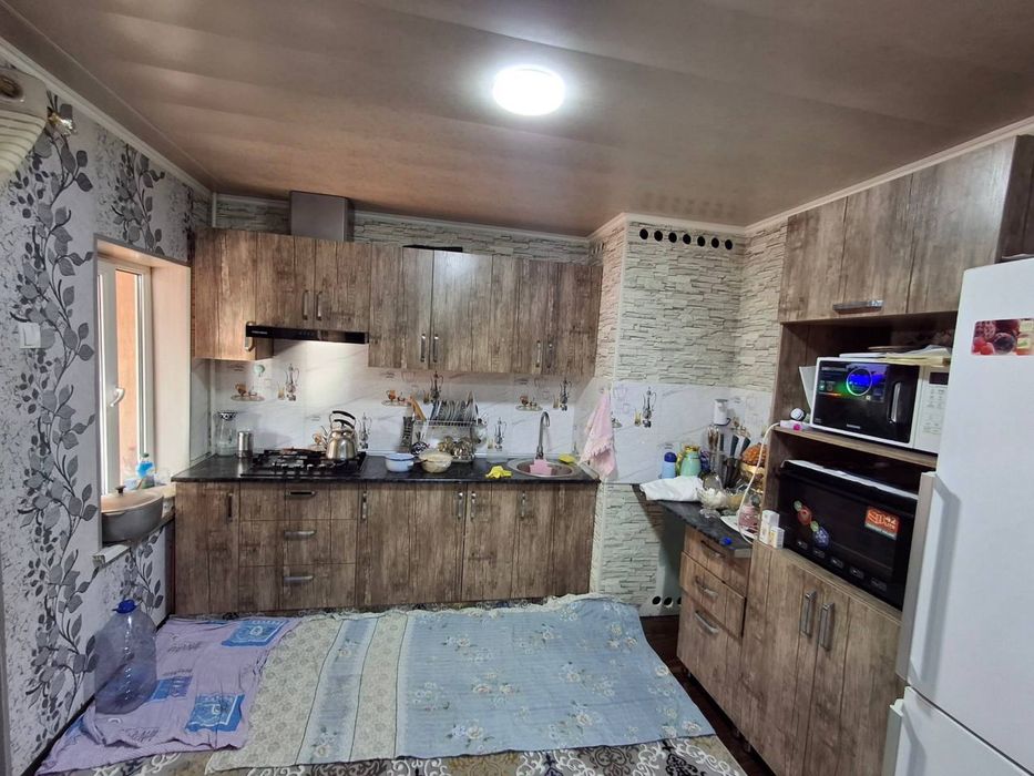 Продается участок 11 соток 6 комнат 3 сан узел сауна евро ремонт .