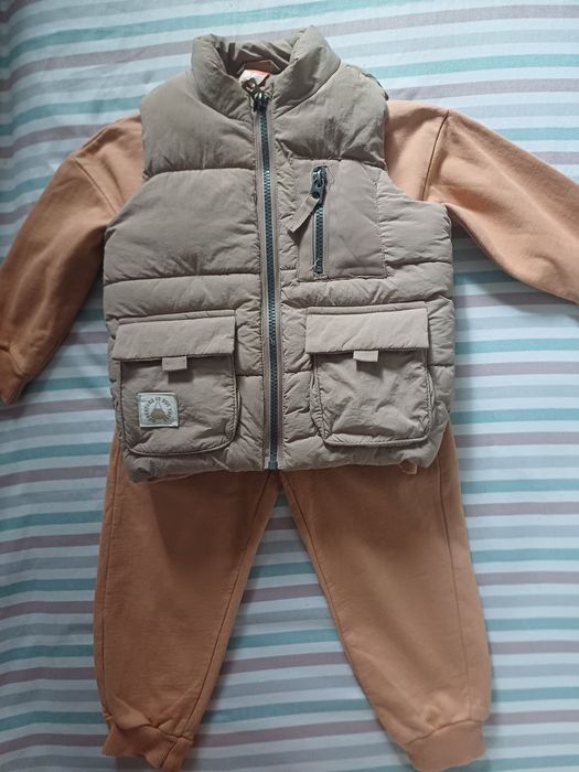 Продам костюм и безрукавка