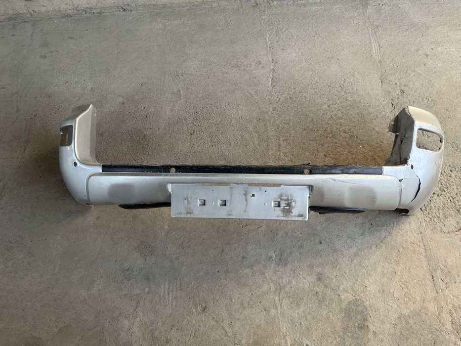 Бампер задний на rav4