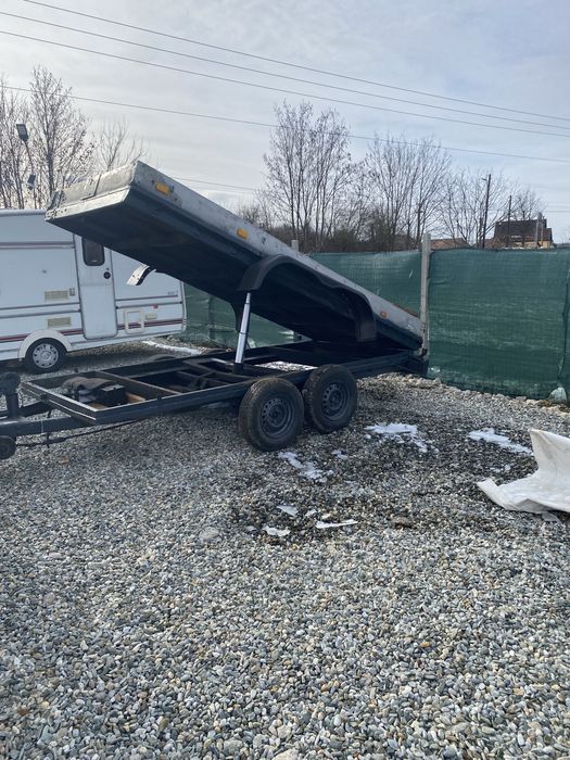 Închiriez platforme si remorci