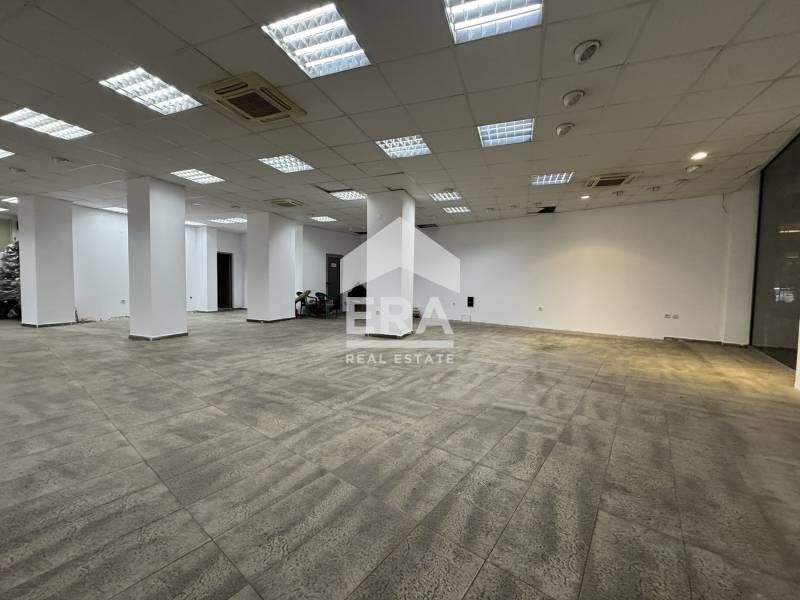 Дава се под наем Офис в Силистра, Център - 188 кв.м за 1534 € - Снимка #1