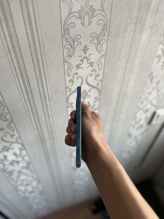 Айфон 13 в хорошом состояни
