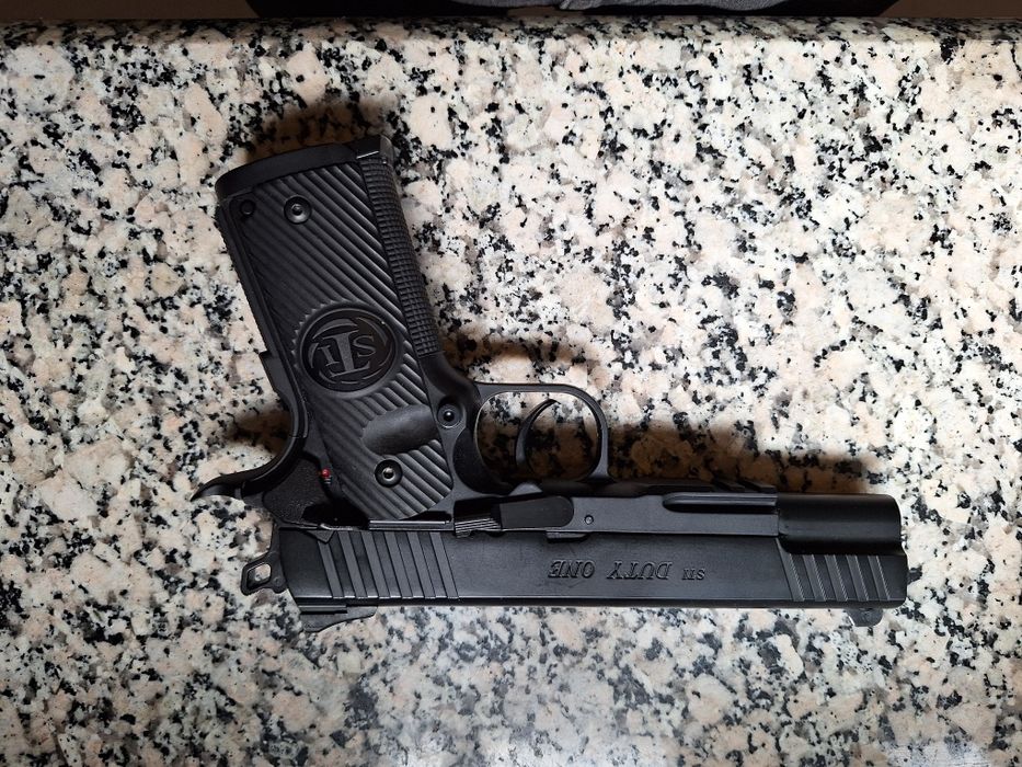 Pistol airsoft co2