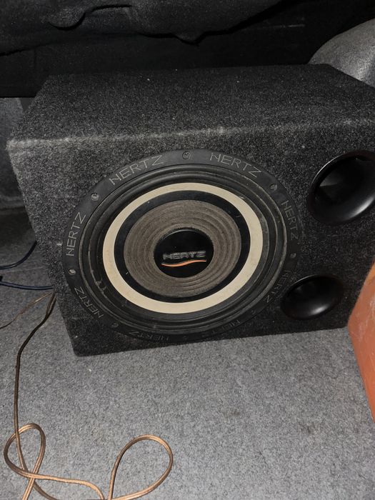 Продавам бас каса hertz 12ска