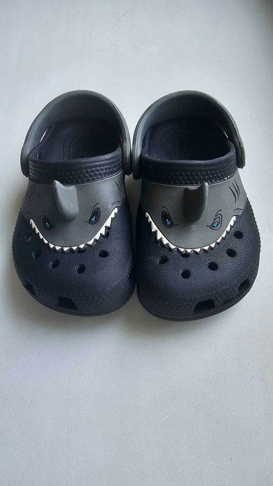 Продам детскую обувь