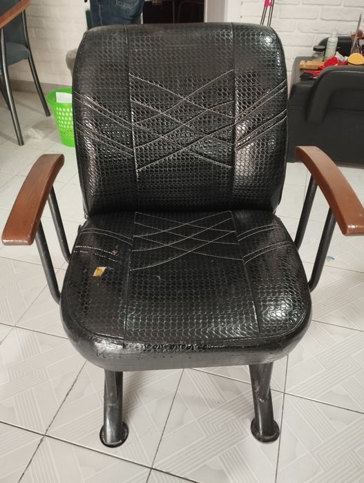 Продаю кресло! Черный цвет