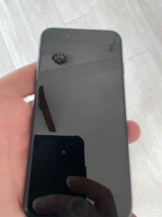 Продавам Iphone 7
