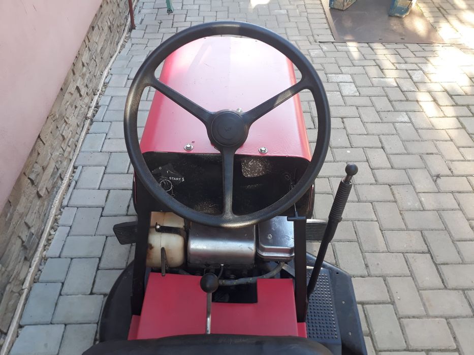 Vând tractoras gazon