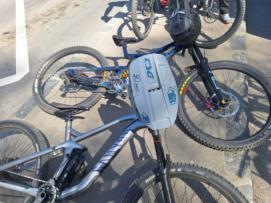 Bicicleta full suspension Canyon