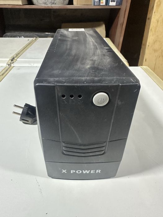 Продаётся срочно Мониторы и сетевой хаб (svich) 1024 gb