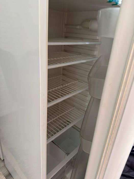 Продам холодильник indesit