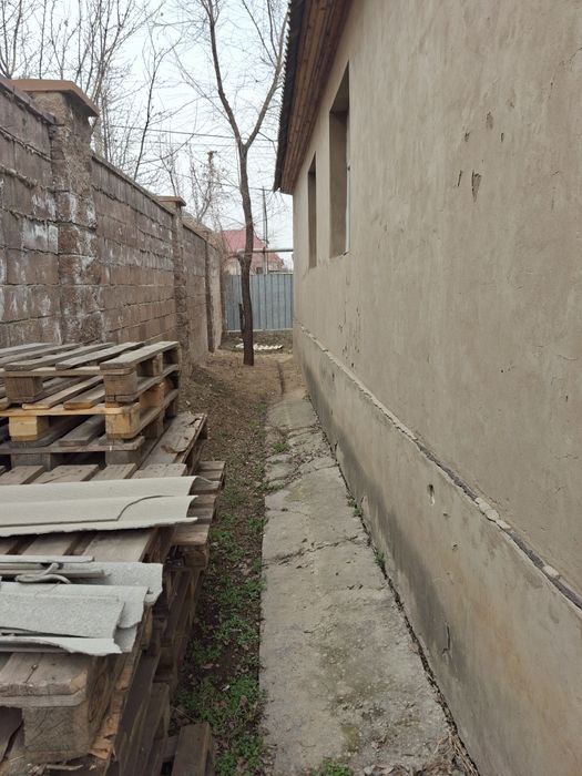 Дом продается, местоположение отличное.