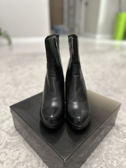 Короткие демисезон сапоги