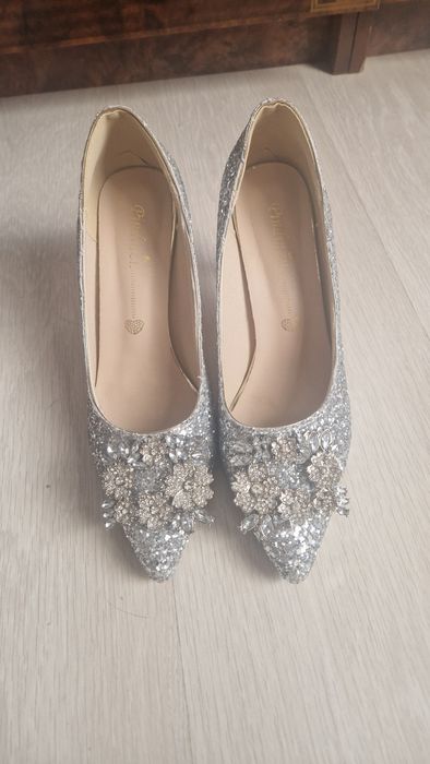 Продам туфли серебристый