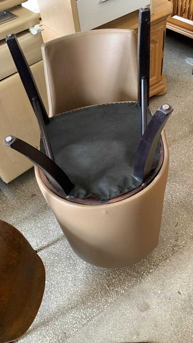 Scaune masive din piele