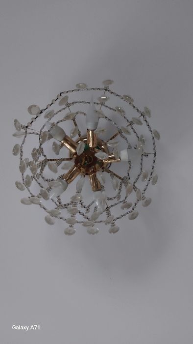 Продам люстру с 5тью лампочками