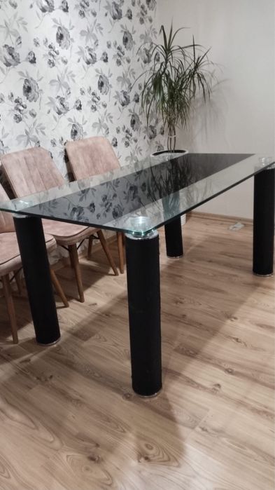 Стол стеклянный……………………………………………………………………………………………………………………………………………..