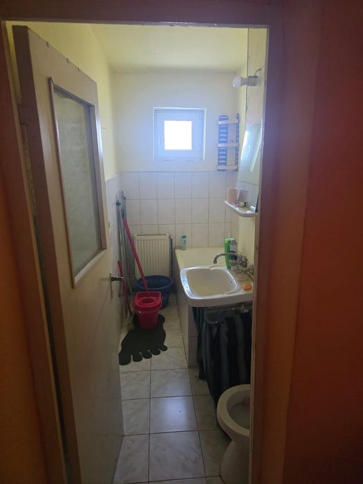 Vând apartament cu 2 camere în Deta zona Târgu Mare etaj 1