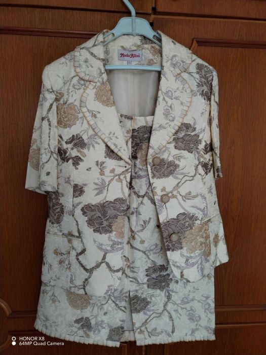 Costum dama format din sacou si fusta Marimea 44 Nou.