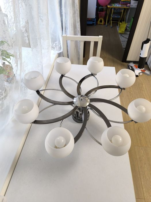 Продам Люстру в Гостиную