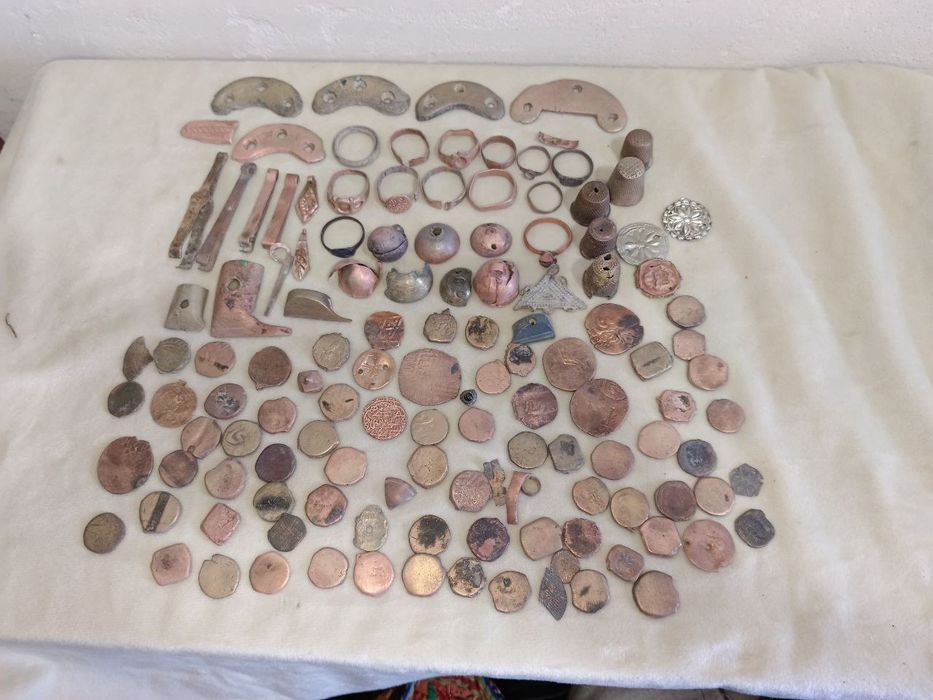 Qadimiy tangalar va qadimiy buyumlar hammasi optim sotiladi