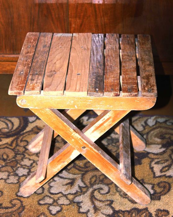 Стульчик деревянный складной