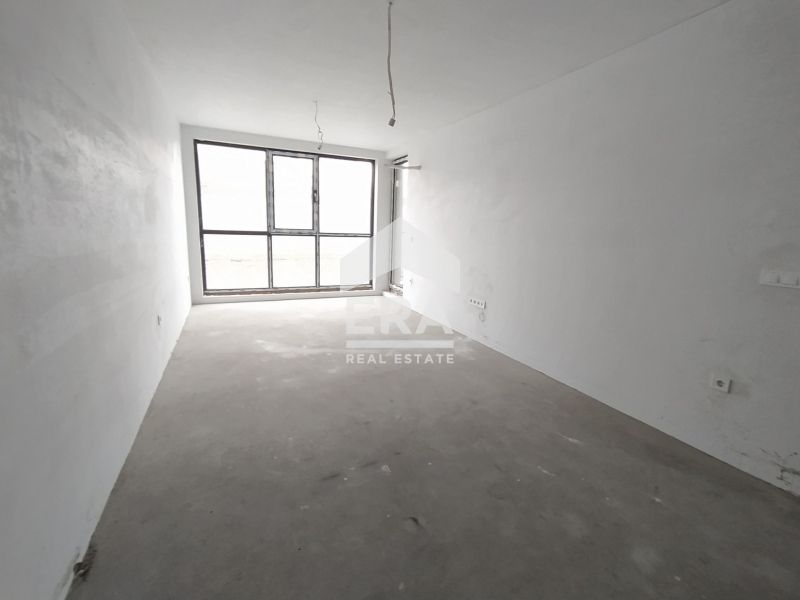 Продава се Двустаен апартамент в Варна, Център - 66 кв.м за 2728 €/кв.м - Снимка #4