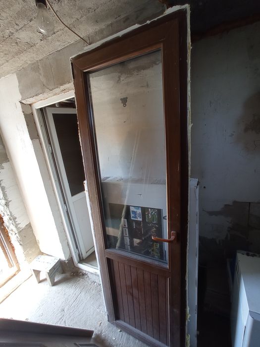 Дверь пластиковая