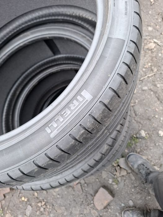Vand set 4 anvelope 255 40 21 pireli bune de vara nu au defecte