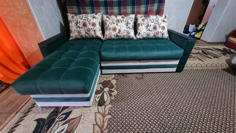 Продам диван угловой 2 штуки