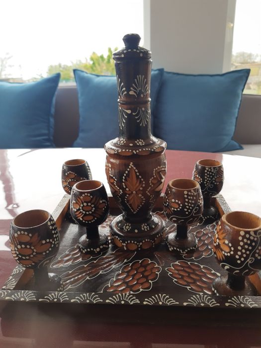 Дървен комплект сервиз за ракия и поднос