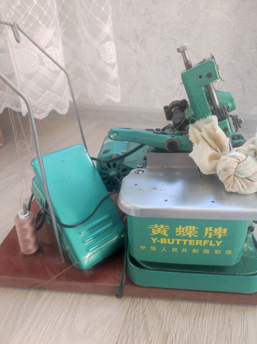 Продам швейную машинку