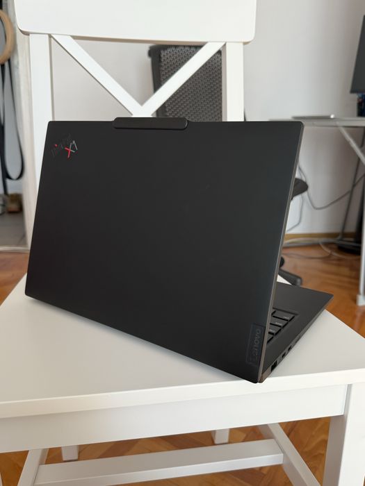 Lenovo Thinkpad X1 Carbon gen 12 Ultra 7 155H OLED 120hz 32gb Ram 1tb SSD