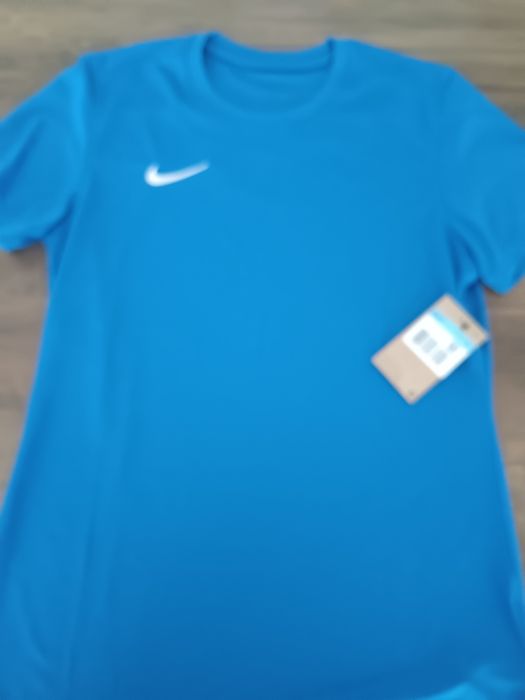 Tricouri Nike de bărbați și damă