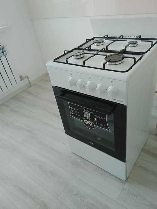 Продам газ плиту новый