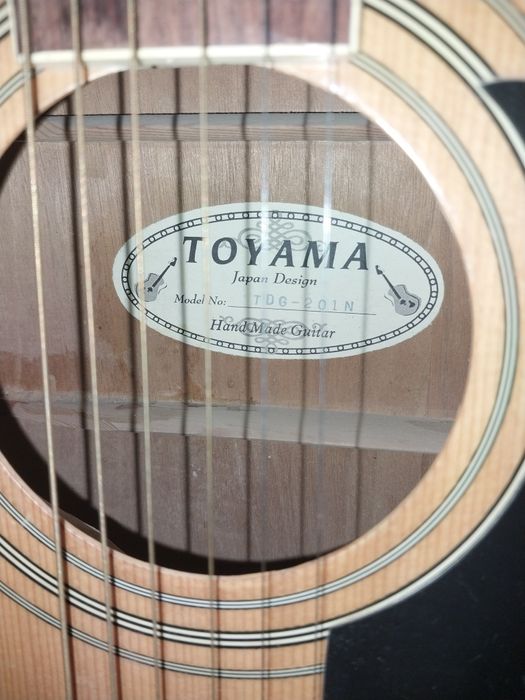 Продаю акустическую гитару