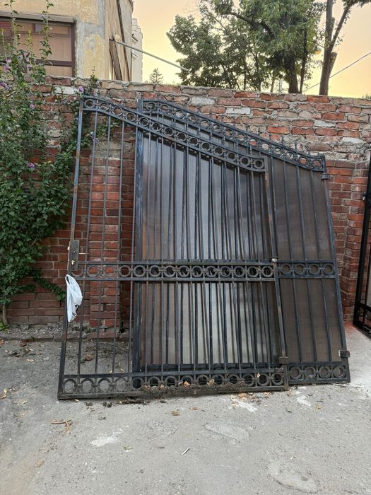 Barieră poartă / gard pentru curte – stare foarte bună