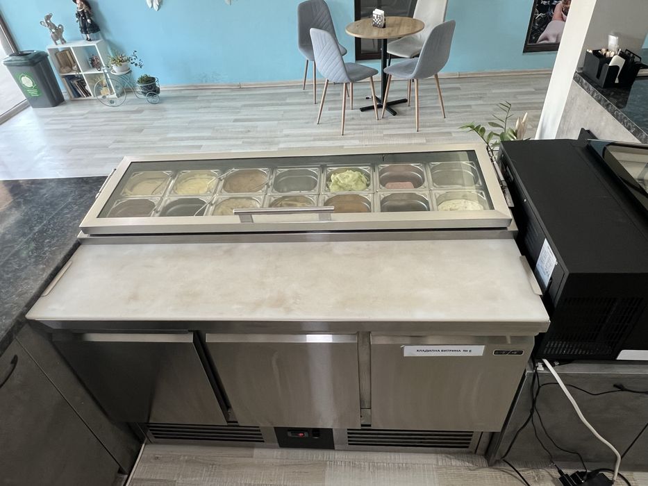 Професионална хладилна маса саладета