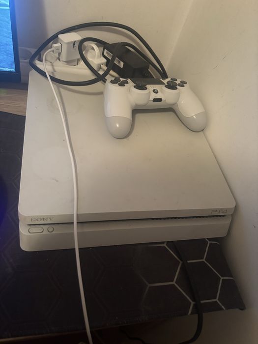 Playstation 4 slim