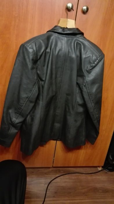 Продавам дамско яке от естествена кожа