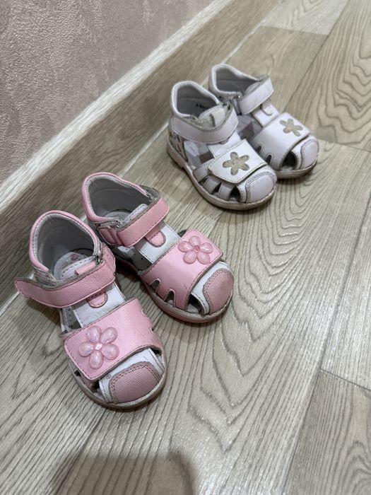 Продаю детские сандали кожаные